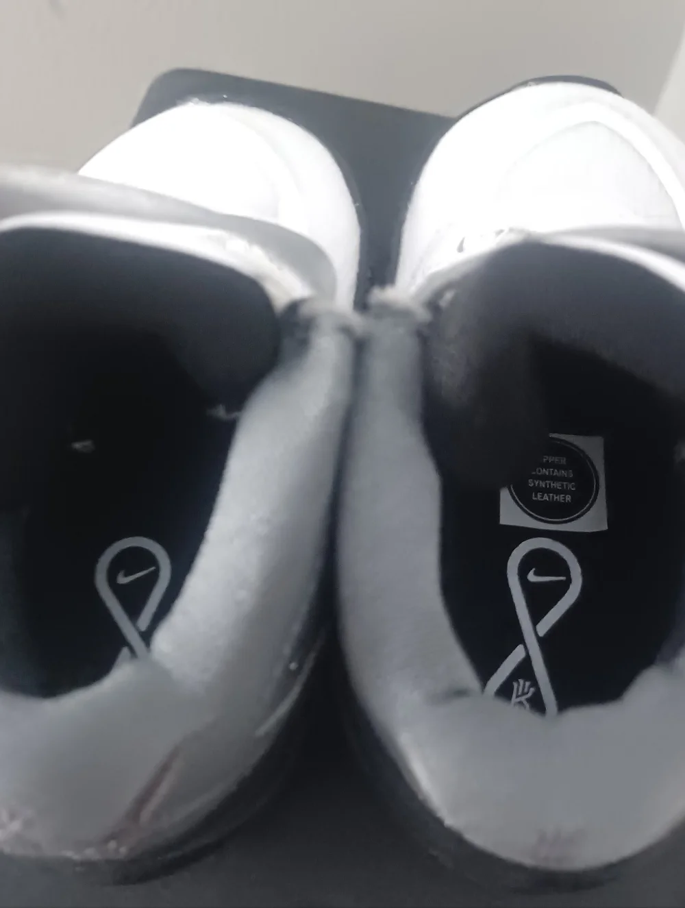 NIKE KYRIE Infinity SE Infants White Smoke Chrome Sz 4